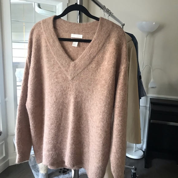 Oversized v-neck wool sweater | sold out everywhere - Picture 4 of 11